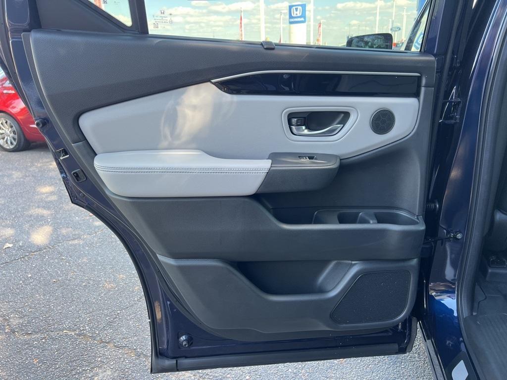 new 2025 Honda Pilot car, priced at $51,825