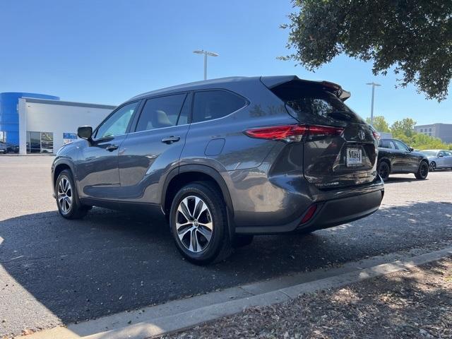 used 2023 Toyota Highlander car, priced at $37,667