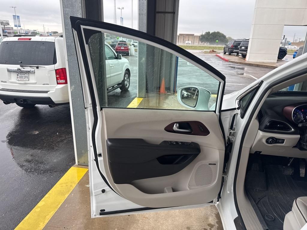 used 2017 Chrysler Pacifica car, priced at $16,887