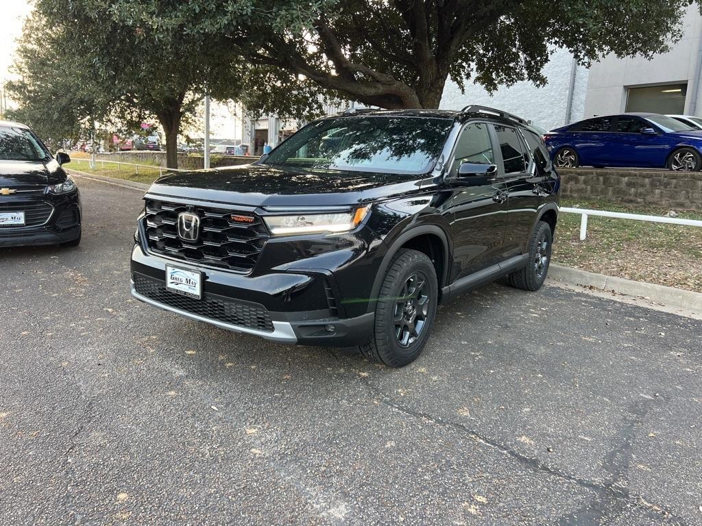 new 2025 Honda Pilot car, priced at $49,350