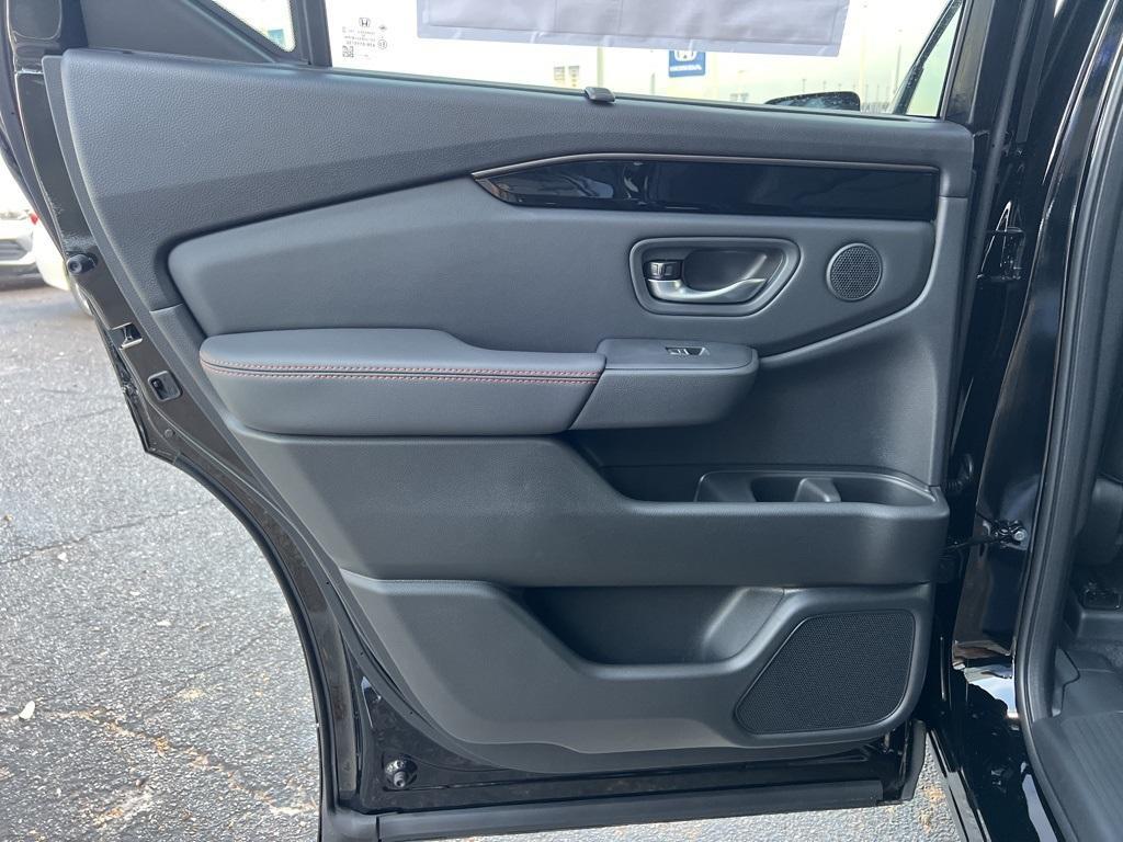 new 2025 Honda Pilot car, priced at $49,350