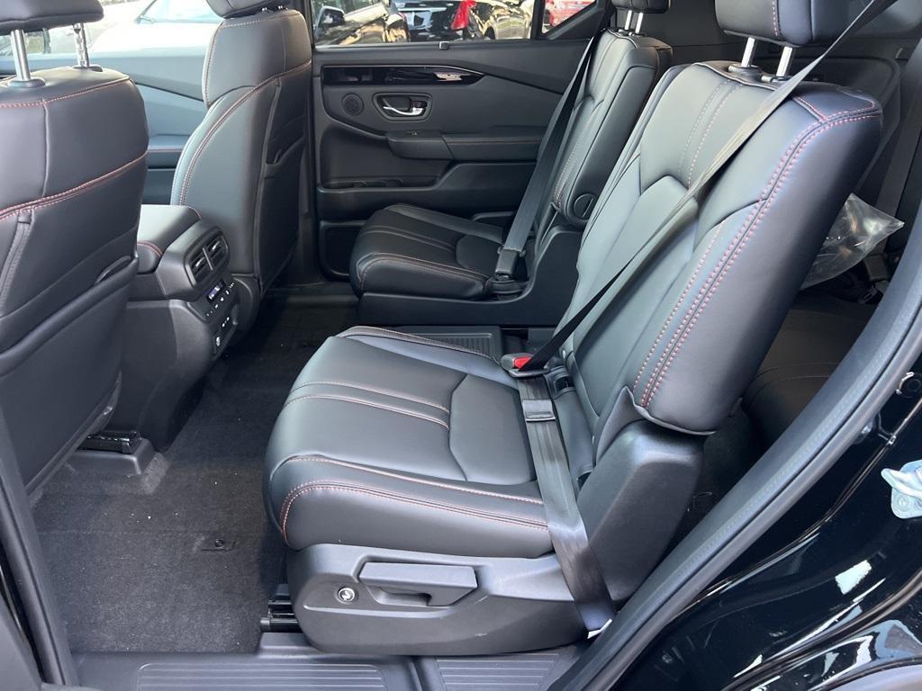 new 2025 Honda Pilot car, priced at $49,350