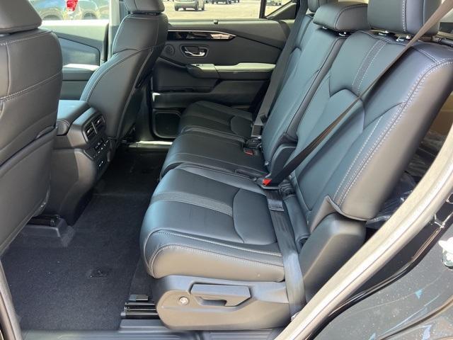 new 2025 Honda Pilot car, priced at $45,680