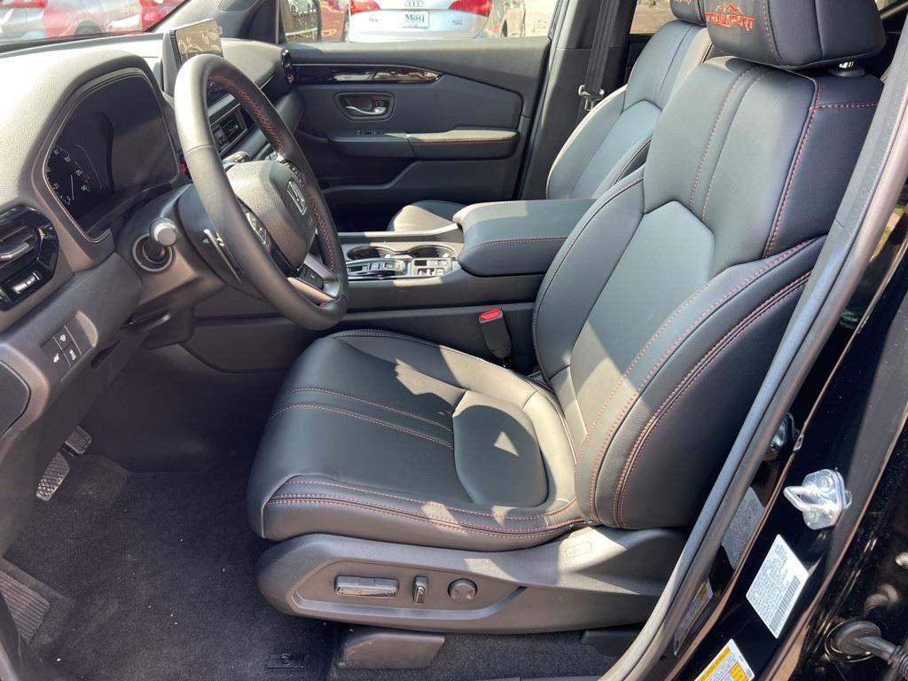 new 2025 Honda Pilot car, priced at $50,850