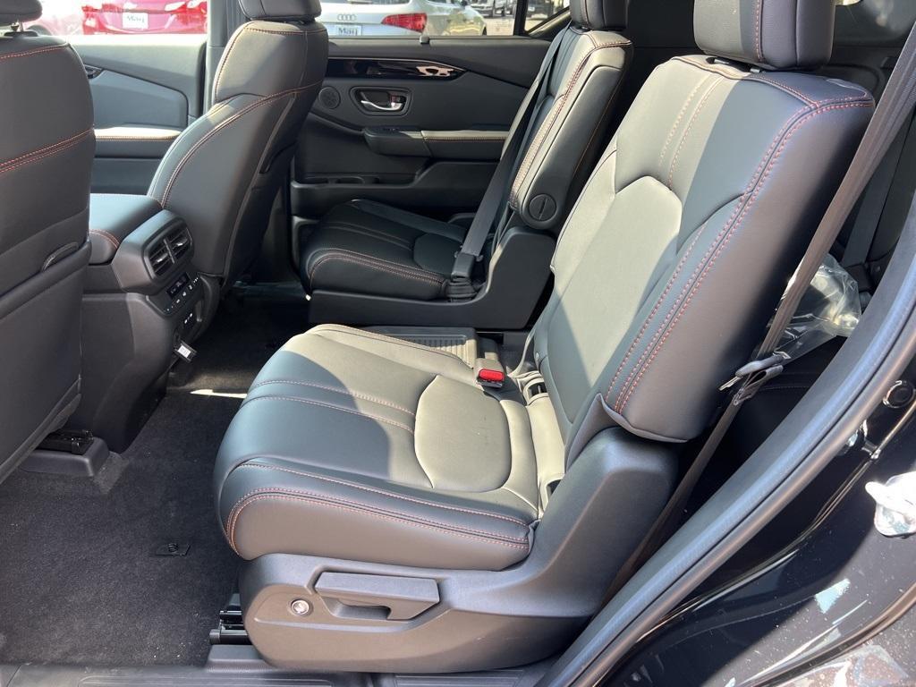 new 2025 Honda Pilot car, priced at $50,850