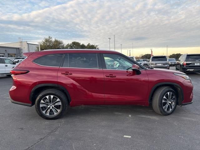 used 2020 Toyota Highlander car, priced at $26,636