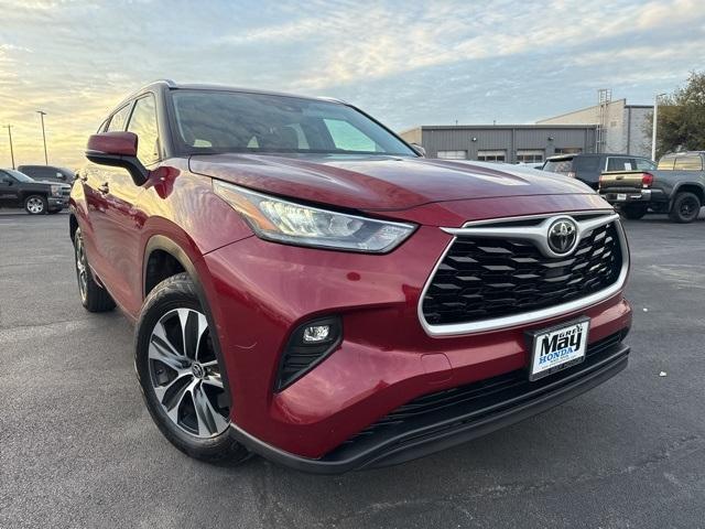 used 2020 Toyota Highlander car, priced at $26,636