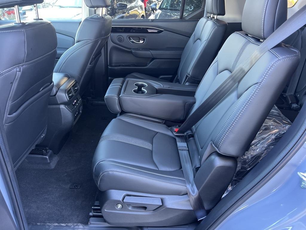 new 2025 Honda Pilot car, priced at $51,950