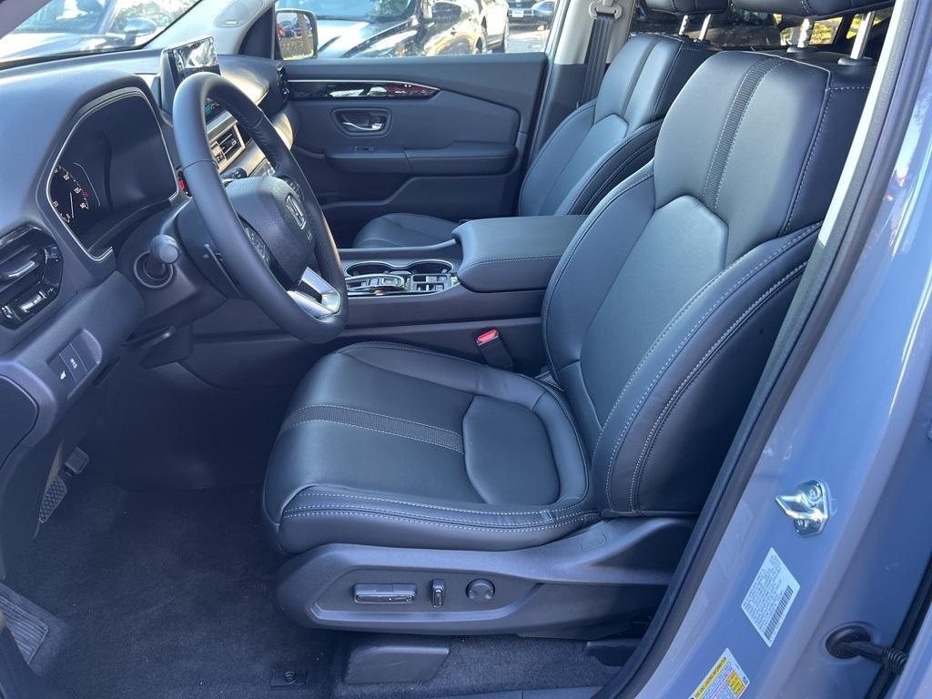 new 2025 Honda Pilot car, priced at $51,950