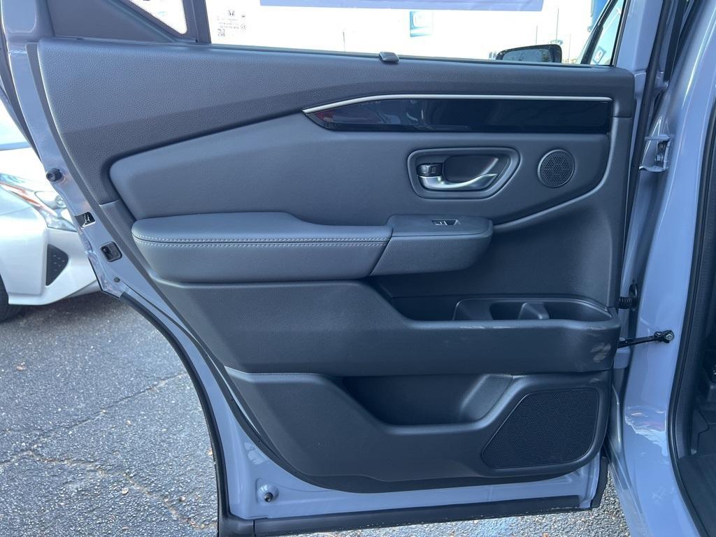 new 2025 Honda Pilot car, priced at $51,950