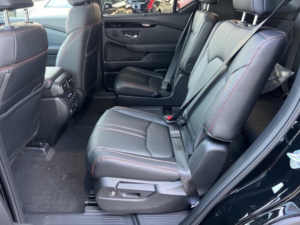 new 2025 Honda Pilot car, priced at $49,830