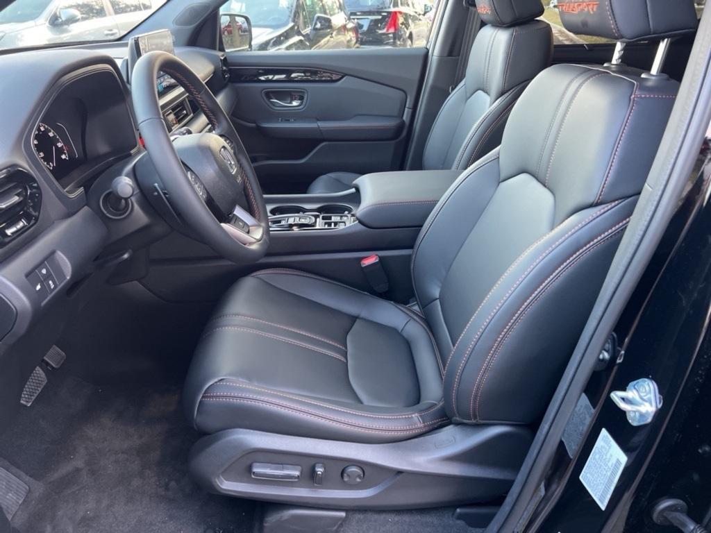 new 2025 Honda Pilot car, priced at $49,830