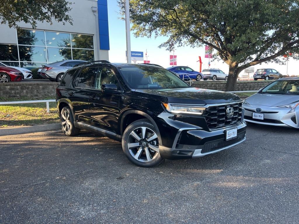 new 2025 Honda Pilot car, priced at $49,550