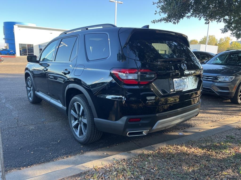 new 2025 Honda Pilot car, priced at $49,550