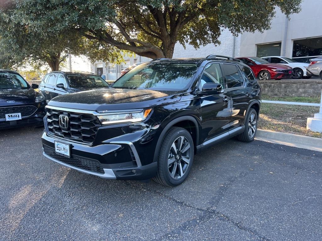 new 2025 Honda Pilot car, priced at $49,550