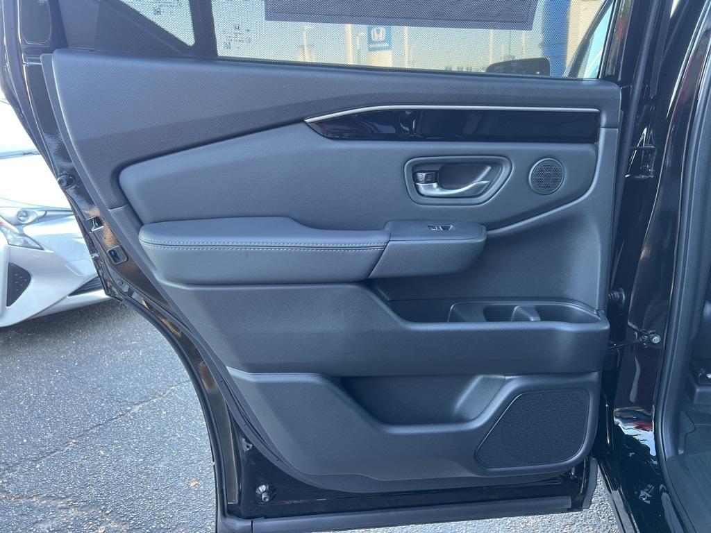 new 2025 Honda Pilot car, priced at $49,550