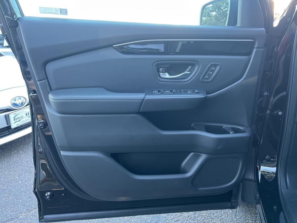 new 2025 Honda Pilot car, priced at $49,550