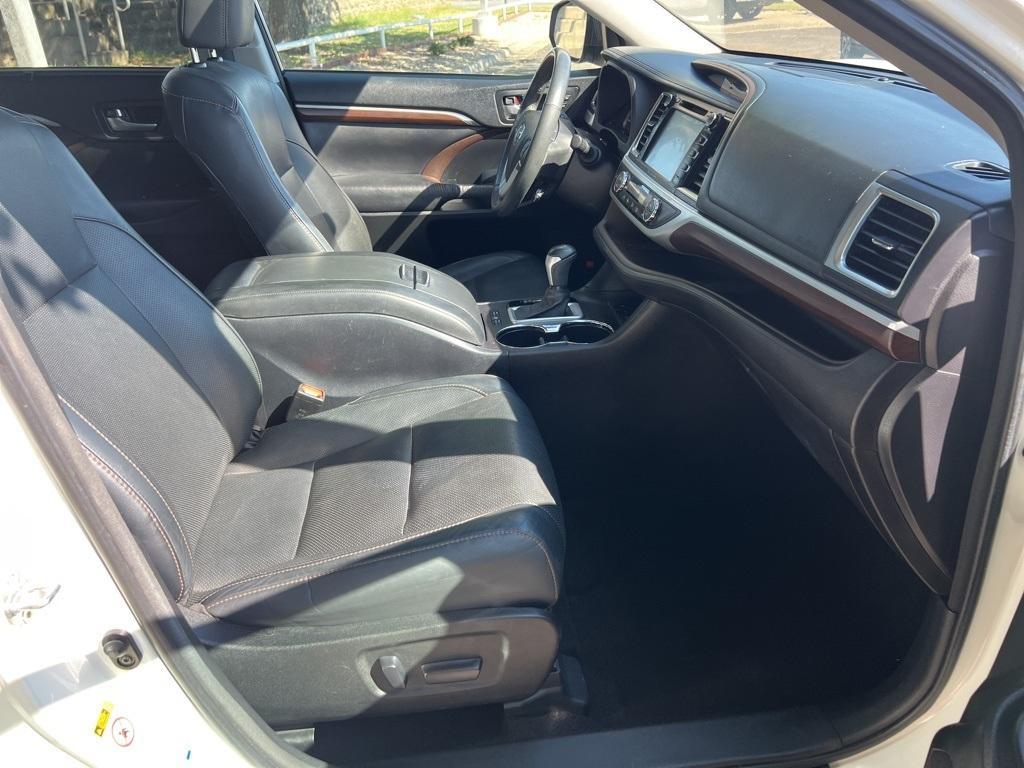 used 2016 Toyota Highlander car, priced at $18,703
