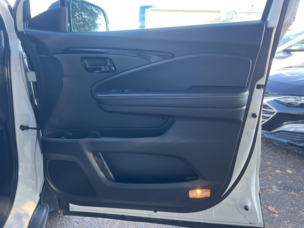 used 2022 Honda Passport car, priced at $29,994