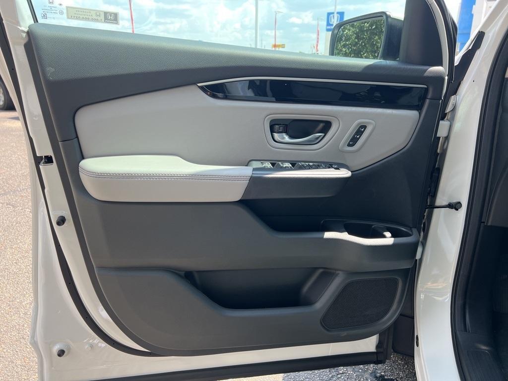 new 2025 Honda Pilot car, priced at $45,450