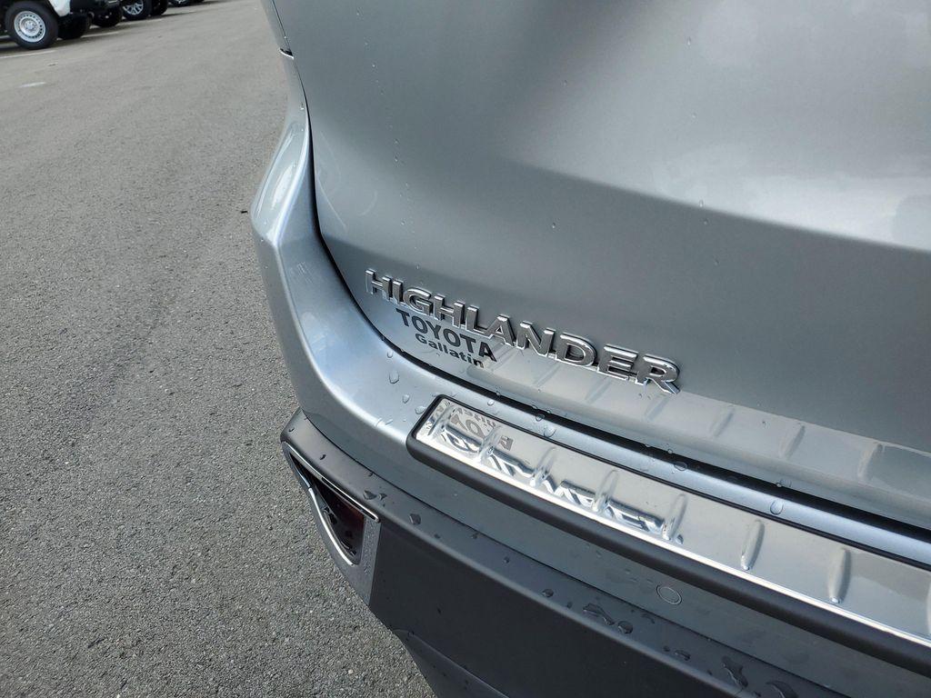 used 2017 Toyota Highlander Hybrid car, priced at $26,295