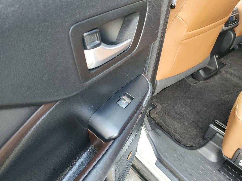 used 2017 Toyota Highlander Hybrid car, priced at $26,295