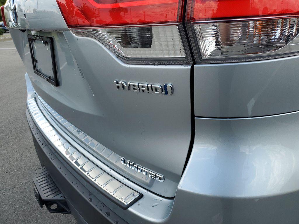 used 2017 Toyota Highlander Hybrid car, priced at $26,295