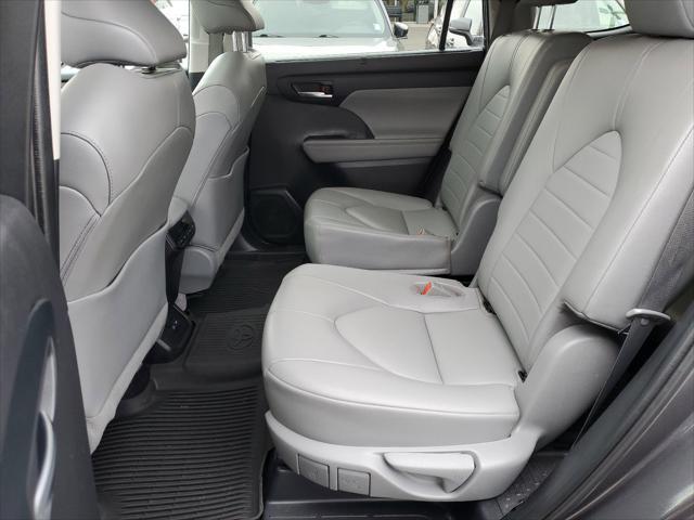 used 2022 Toyota Highlander car, priced at $36,750