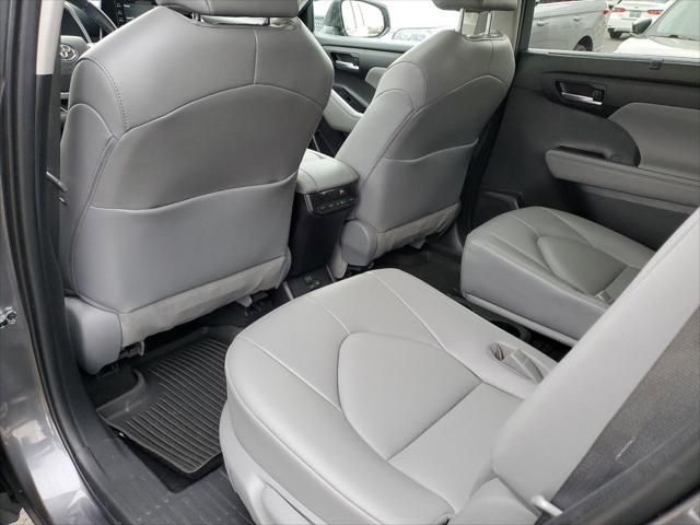 used 2022 Toyota Highlander car, priced at $36,750