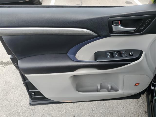 used 2019 Toyota Highlander car, priced at $28,599