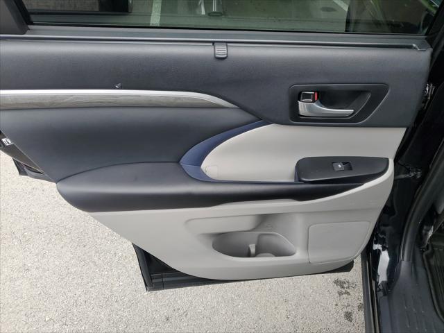 used 2019 Toyota Highlander car, priced at $28,599