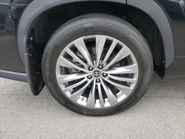 used 2021 Toyota Highlander car, priced at $37,572