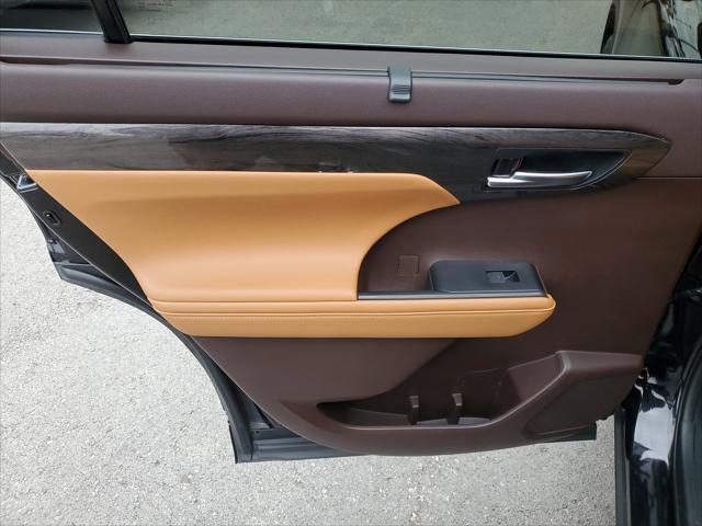 used 2021 Toyota Highlander car, priced at $37,572