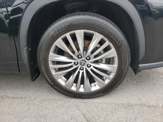 used 2021 Toyota Highlander car, priced at $37,572