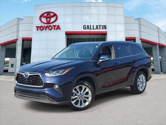 used 2023 Toyota Highlander car, priced at $40,925