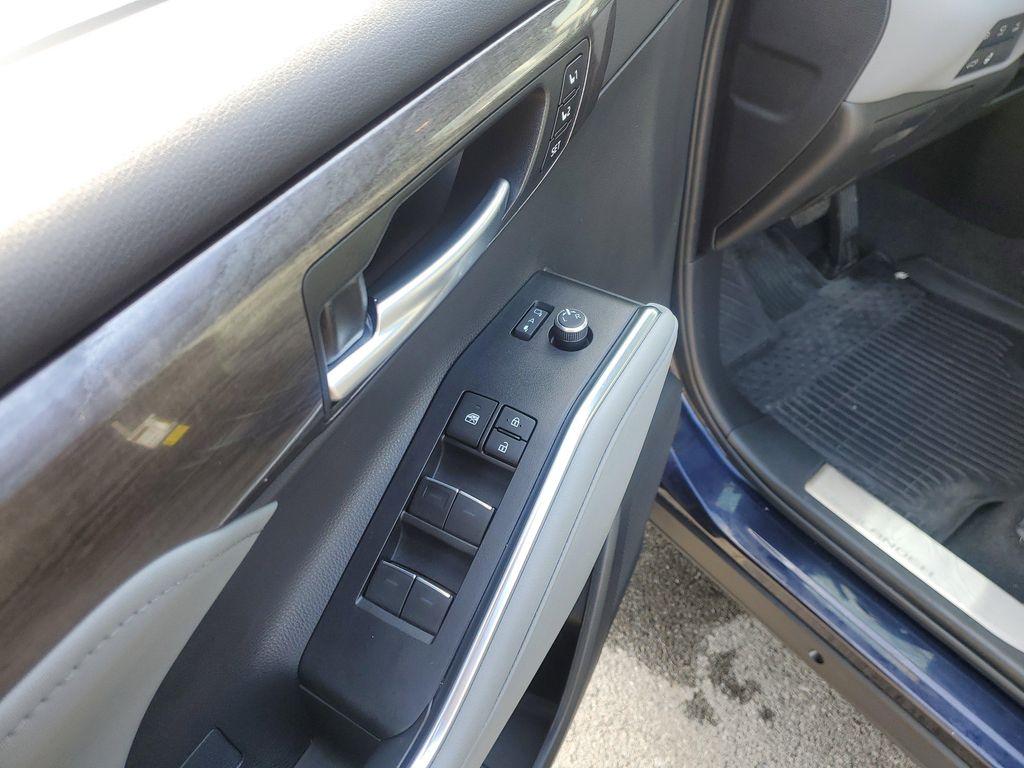 used 2023 Toyota Highlander Hybrid car, priced at $48,491