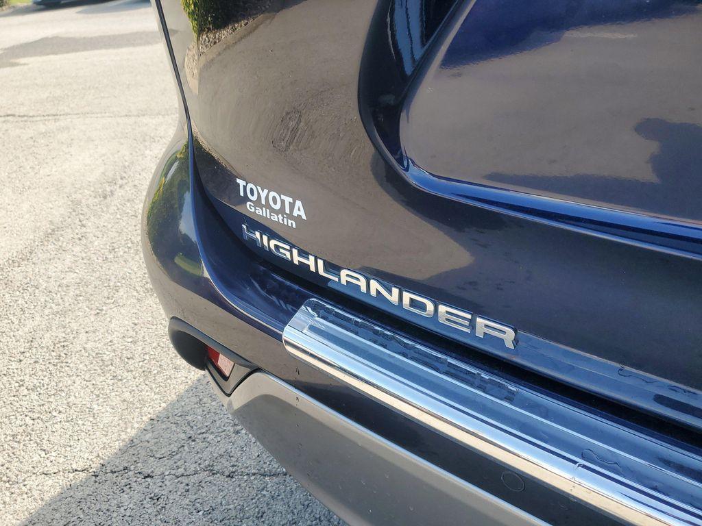 used 2023 Toyota Highlander Hybrid car, priced at $48,491