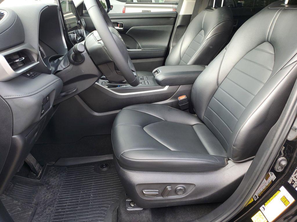 used 2023 Toyota Highlander car, priced at $35,509