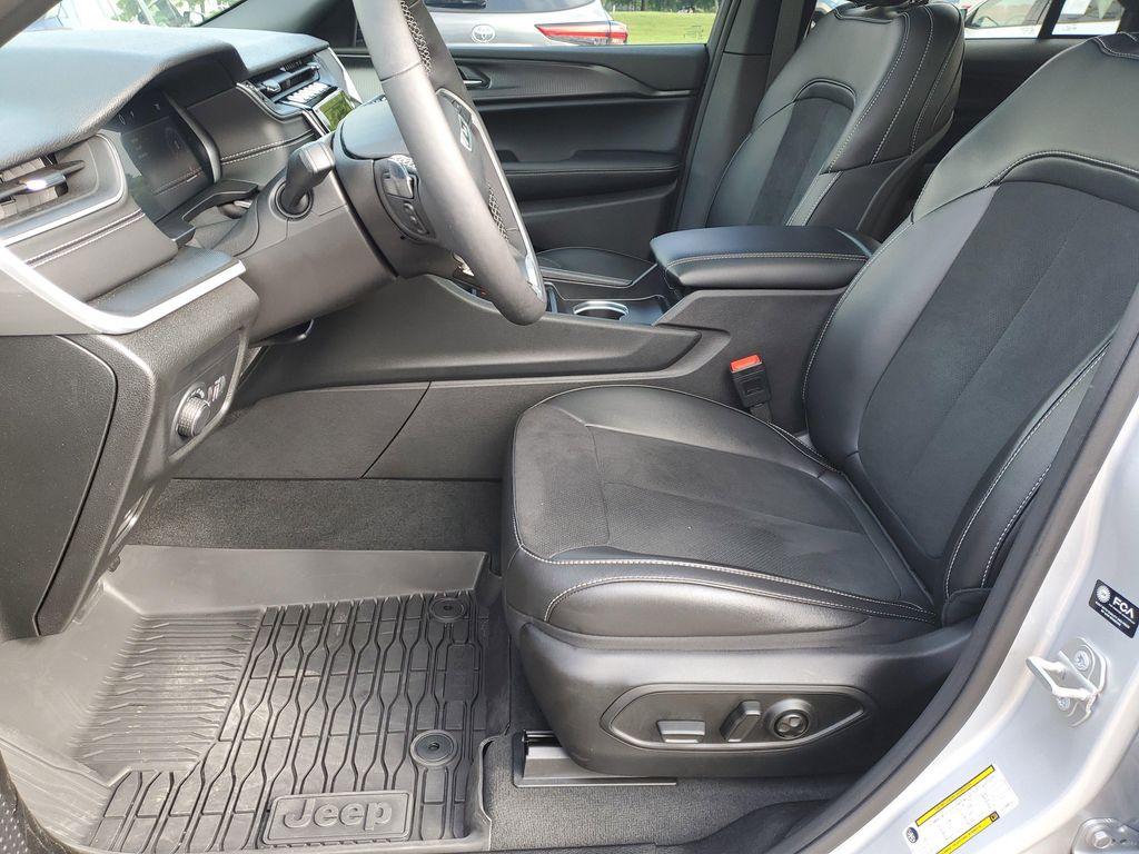 used 2025 Jeep Grand Cherokee car, priced at $38,011