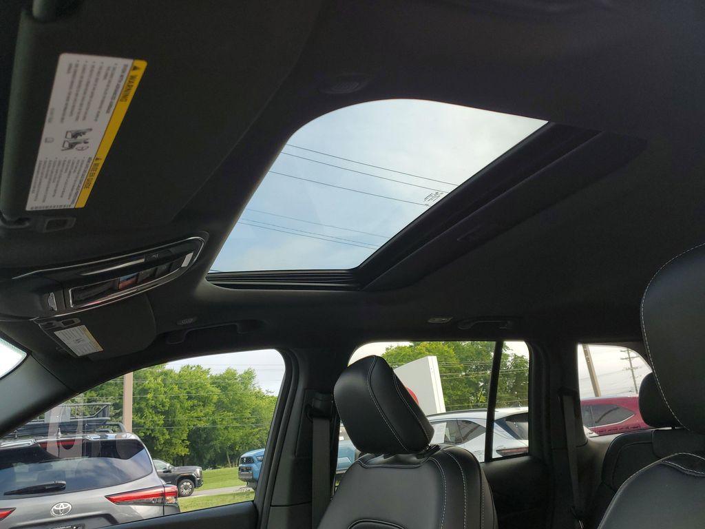 used 2025 Jeep Grand Cherokee car, priced at $38,011