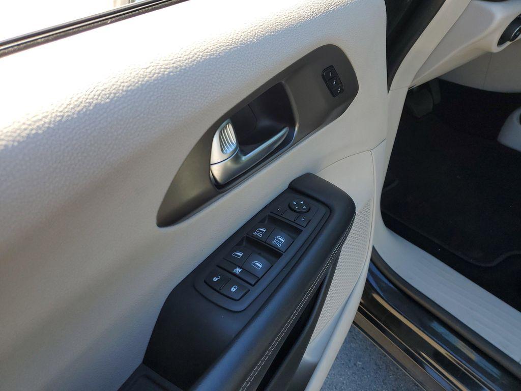 used 2022 Chrysler Pacifica car, priced at $21,897