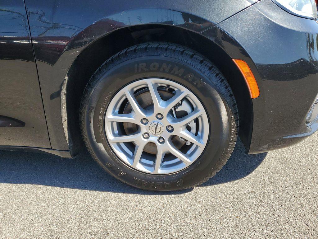 used 2022 Chrysler Pacifica car, priced at $21,897