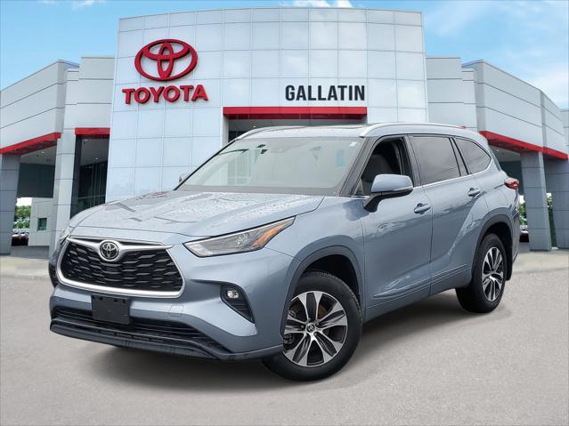 used 2022 Toyota Highlander car, priced at $39,162
