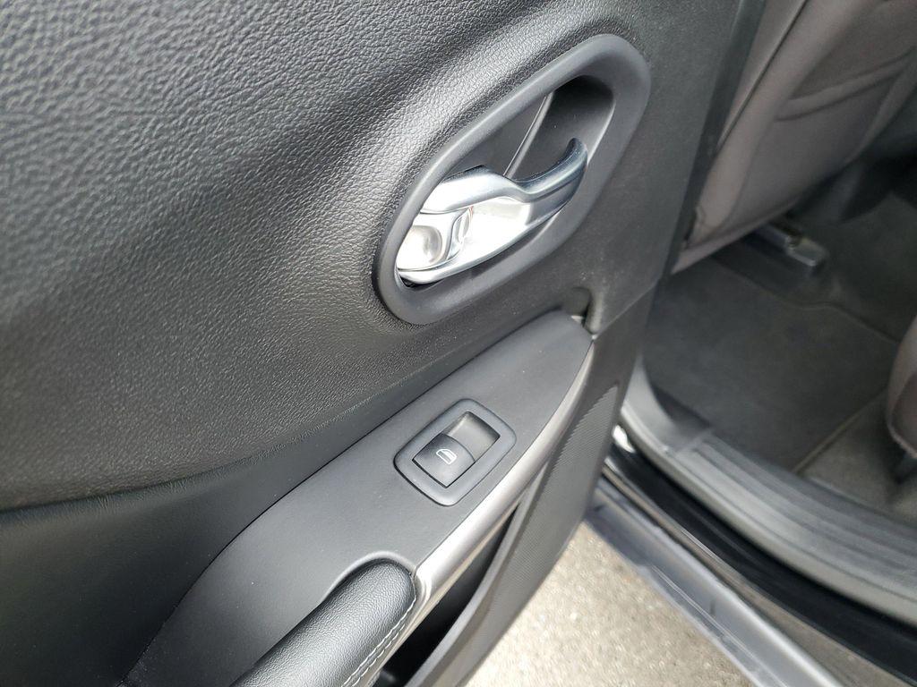 used 2020 Jeep Cherokee car, priced at $17,448