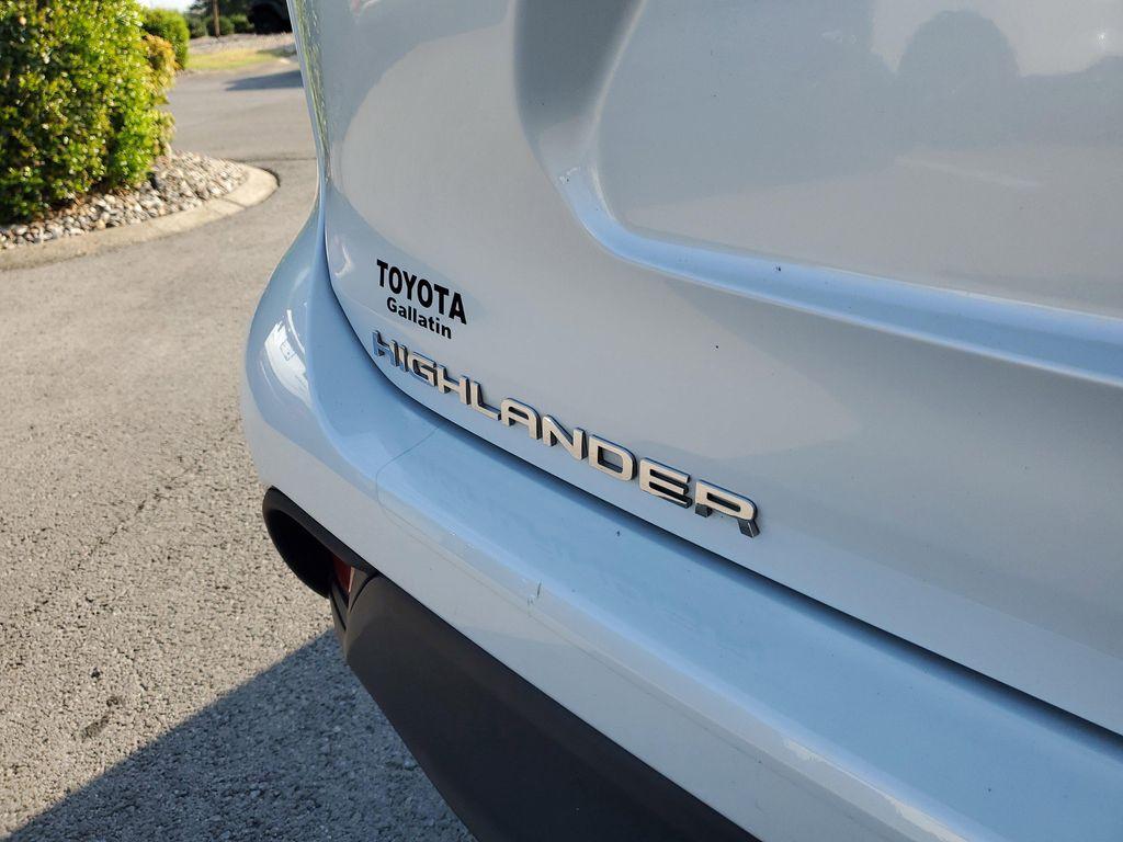 used 2023 Toyota Highlander car, priced at $45,293