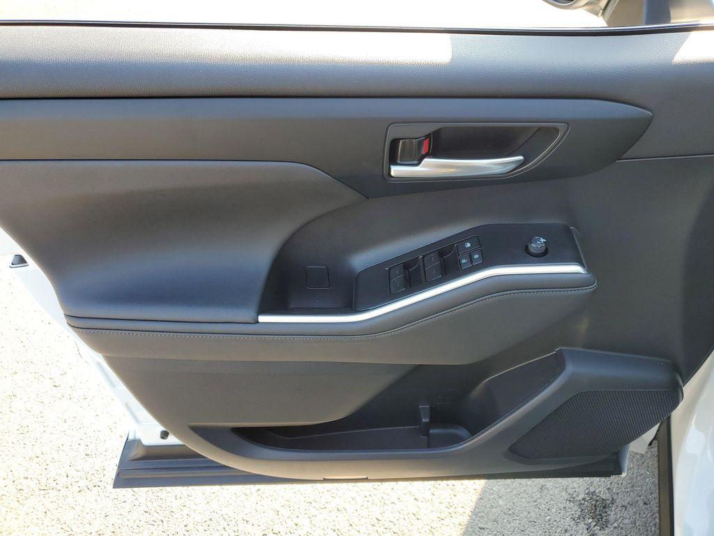 used 2023 Toyota Highlander car, priced at $45,293