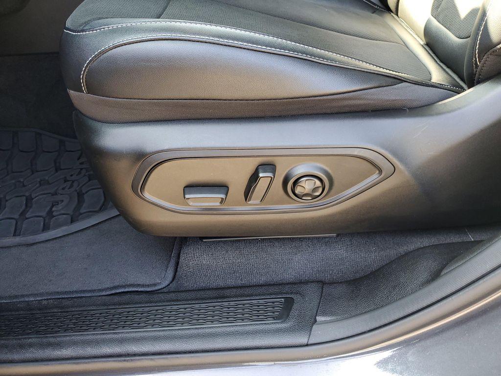 used 2022 Jeep Grand Cherokee car, priced at $32,728