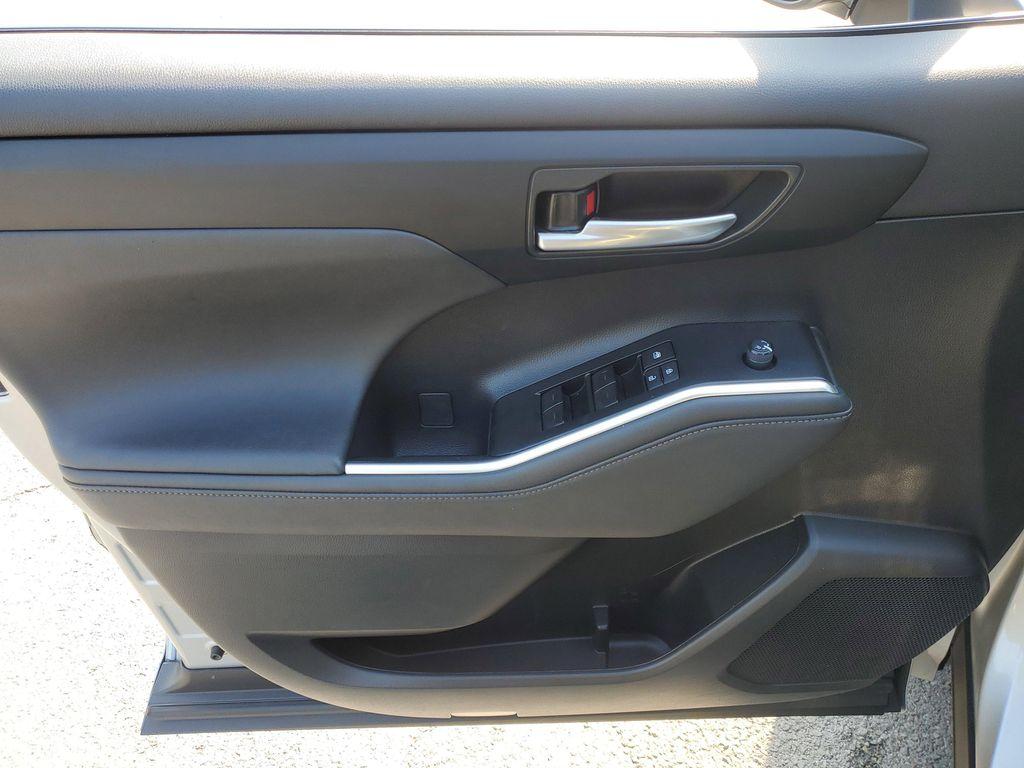 used 2023 Toyota Highlander car, priced at $45,857