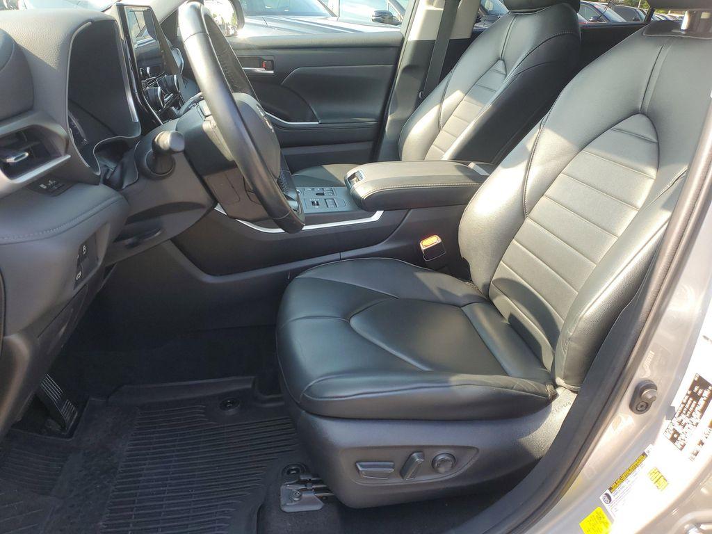 used 2023 Toyota Highlander car, priced at $45,857