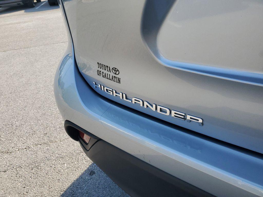 used 2023 Toyota Highlander car, priced at $45,857